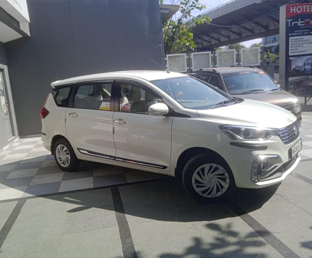 SUV taxi for family trips and group travel in Chandrapur